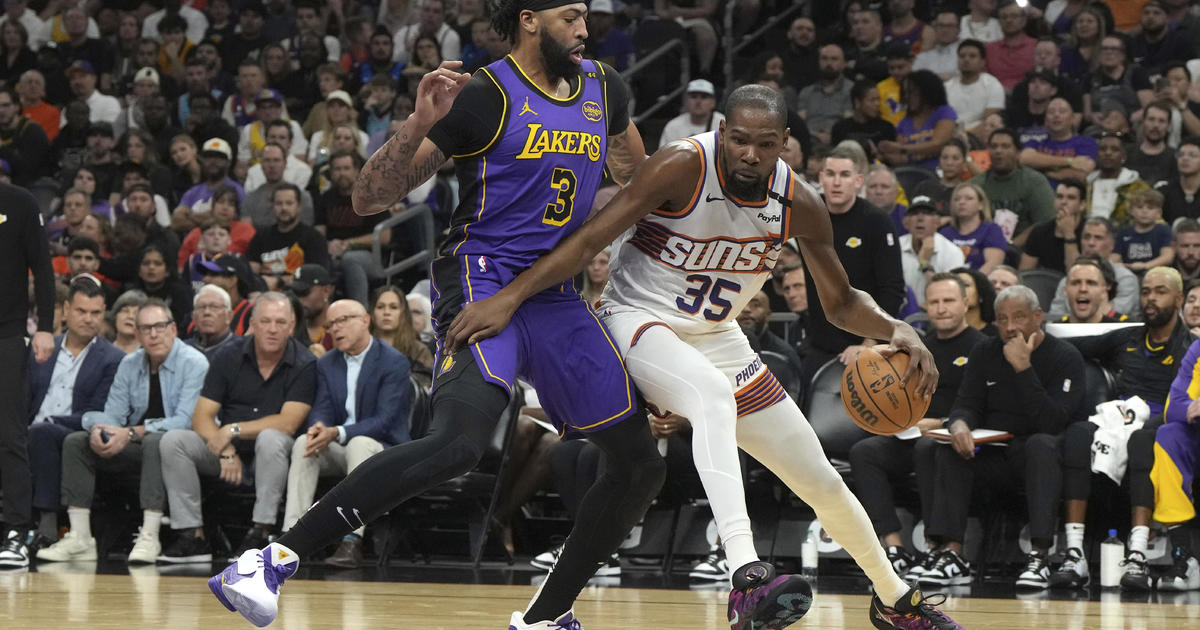 Booker scores 33 points, Durant adds 30 as the Suns claim a 109-105 victory, handing the Lakers their first loss