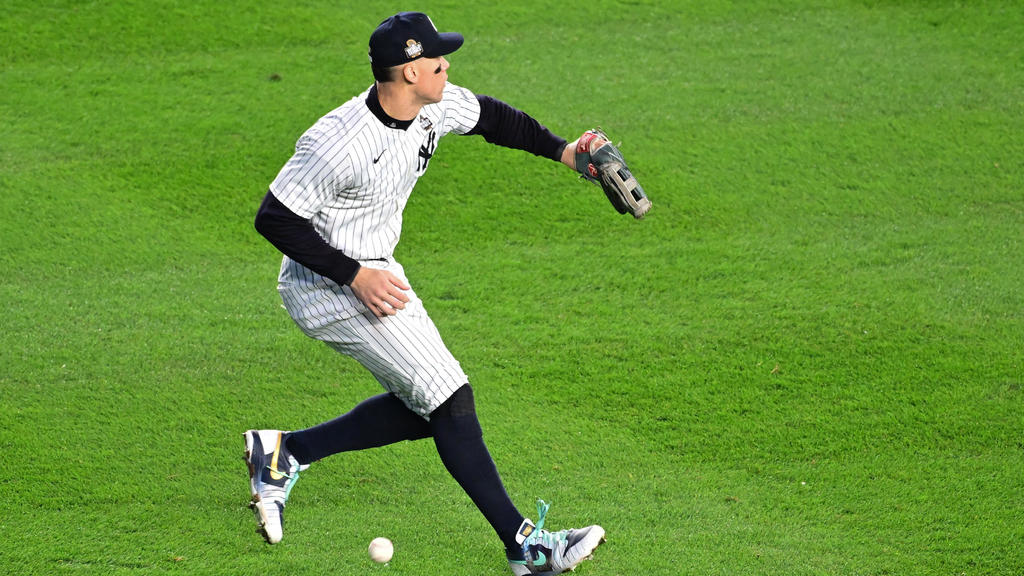 Yankees done in by brutal defense, mental mistakes, errors in Game 5
of the World Series