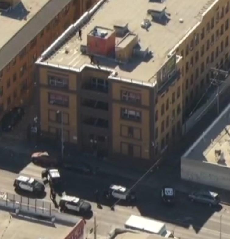 Police search for robbery pursuit suspect in Los Angeles building after ...