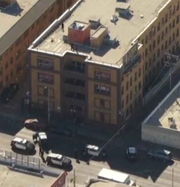 police-surround-la-building-pursuit-suspect.jpg 