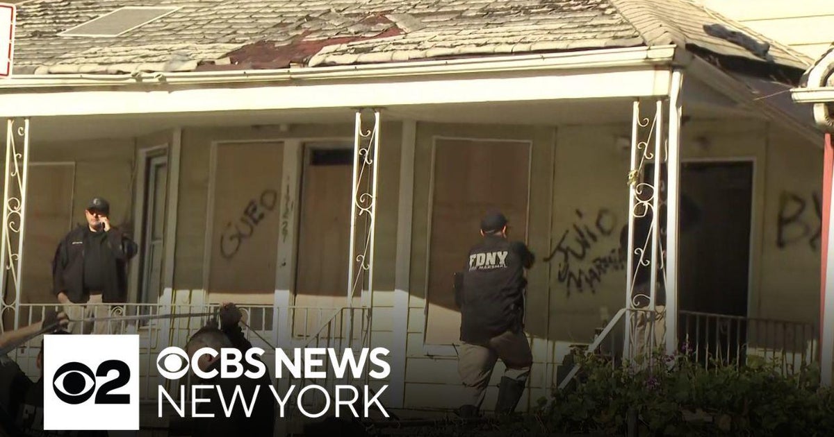 2 killed in Queens house fire - CBS New York