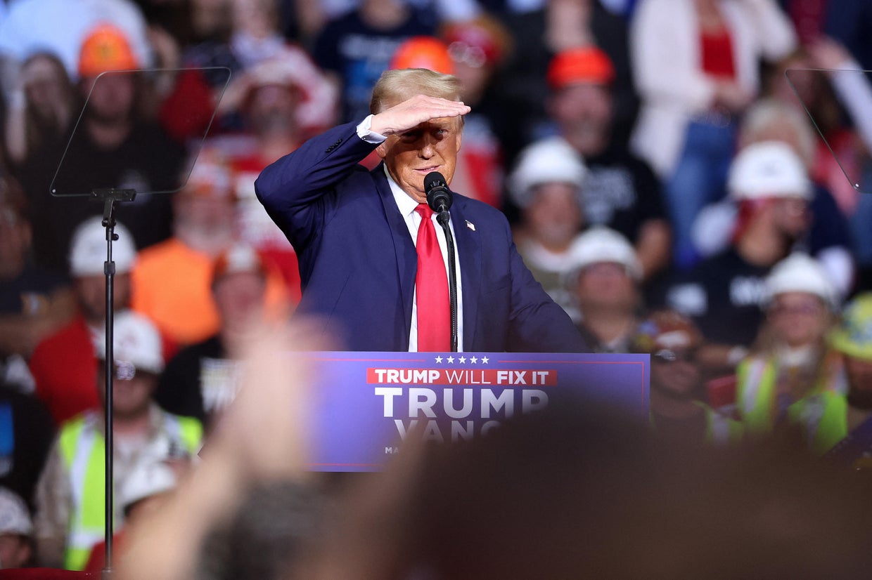 Photos show Harris and Trump rallying in Pittsburgh on election eve