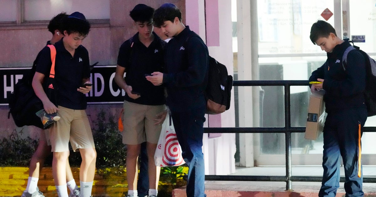 Some Broward parents push back against school district’s cellphone ban Some Broward parents push back against school district’s cellphone ban