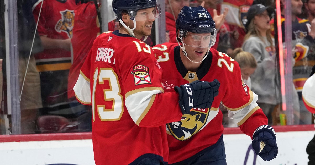 Panthers stay red-hot, roll past Predators 6-2 for 6th consecutive victory Panthers stay red-hot, roll past Predators 6-2 for 6th consecutive victory