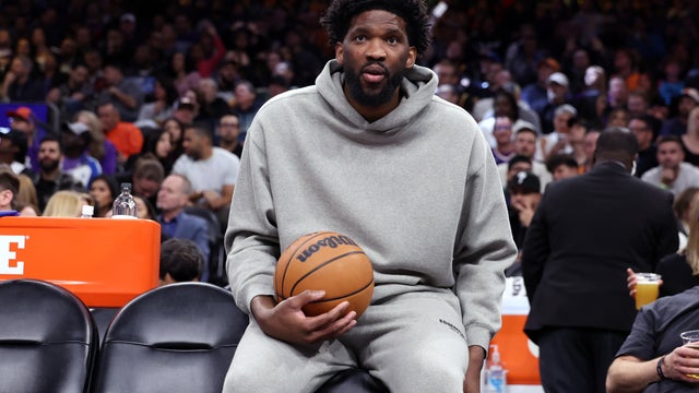 Philadelphia 76ers v Phoenix Suns 
