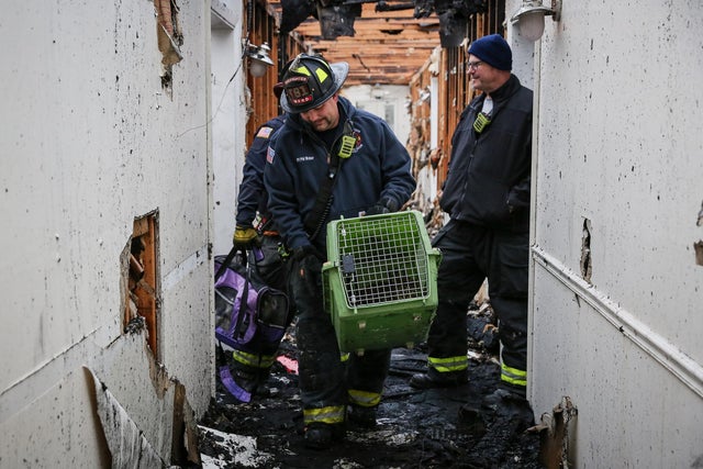 1 dead, dozens displace after apartment complex fire in Woodstock