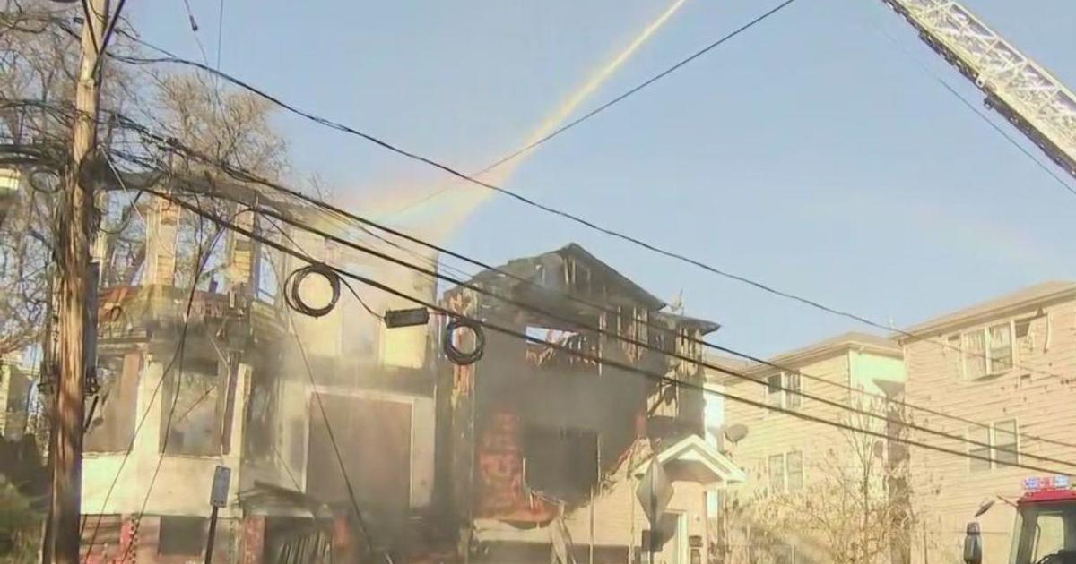 Abandoned house fire spreads, displacing 14 families in New Jersey