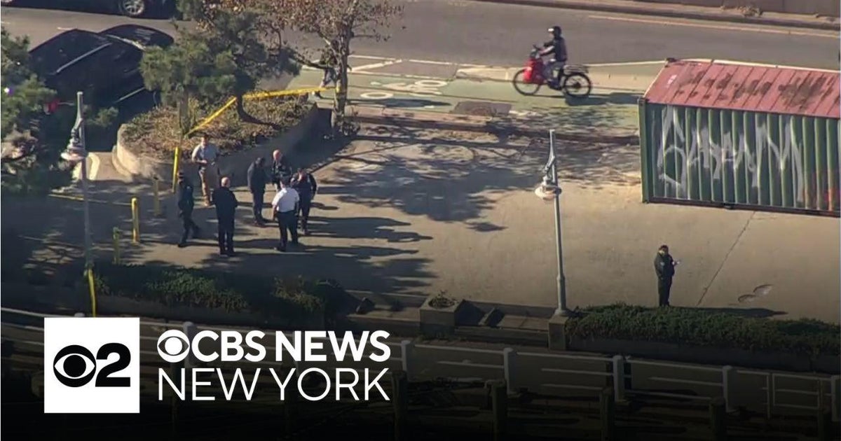 2 dead, another injured in 3 stabbings in NYC - CBS New York