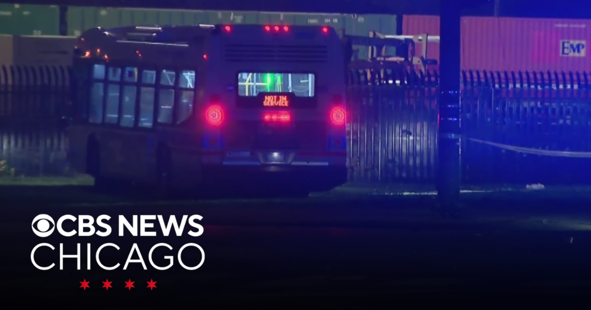 Possible police chase precedes crash that leaves 1 dead and 13 injured in Chicago