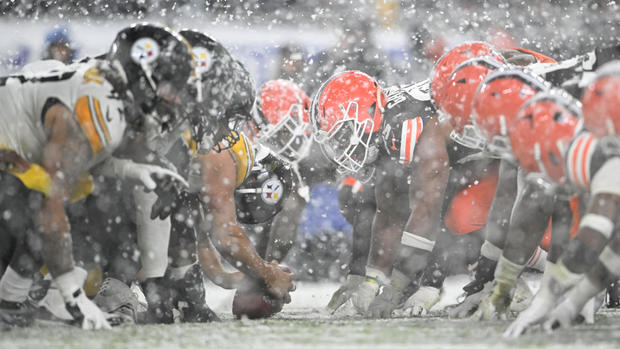 PHOTOS: Steelers lose to Browns in snowy Thursday night game in Cleveland 