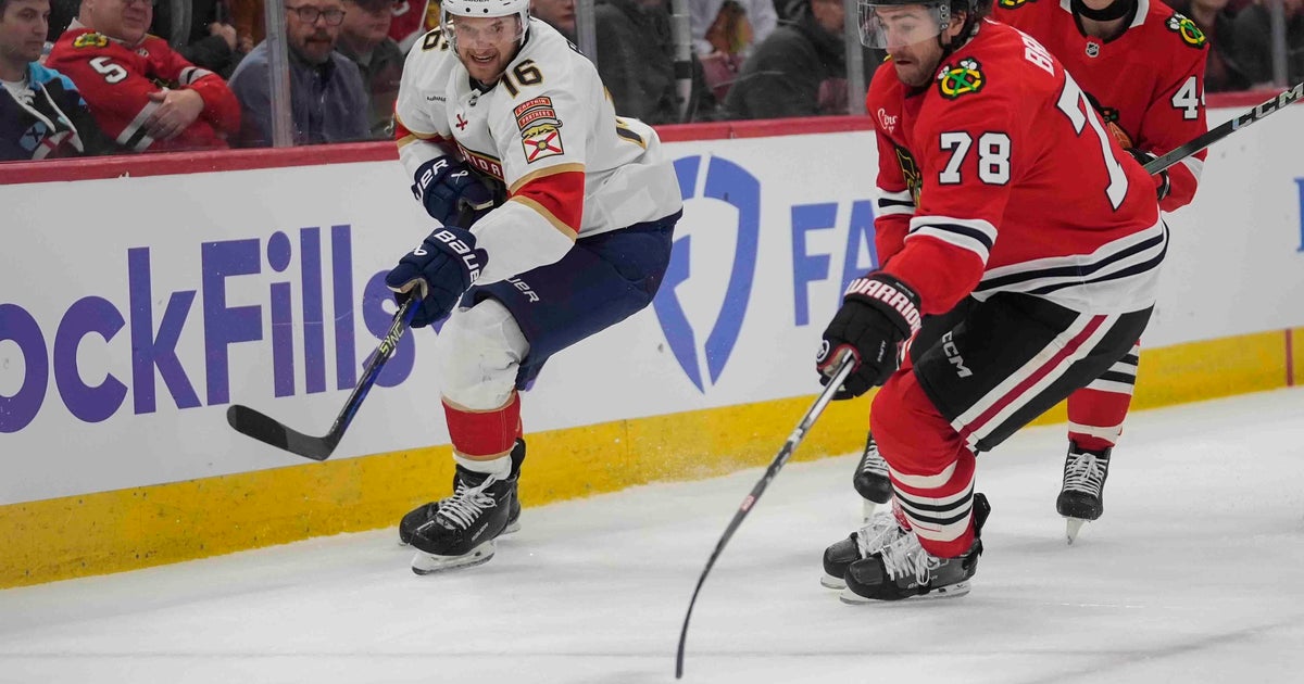 Panthers fall to Blackhawks 3-1 Panthers fall to Blackhawks 3-1