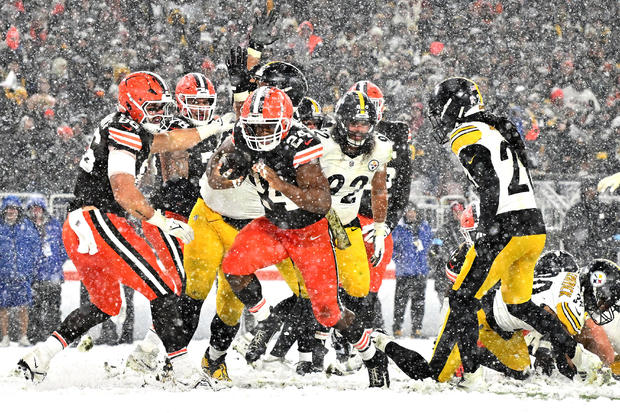 Pittsburgh Steelers v Cleveland Browns 