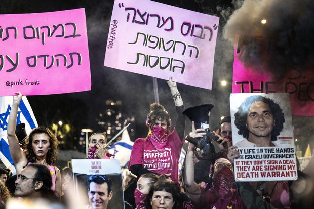 Protestos continuam em Tel Aviv, exigindo acordo de troca de reféns