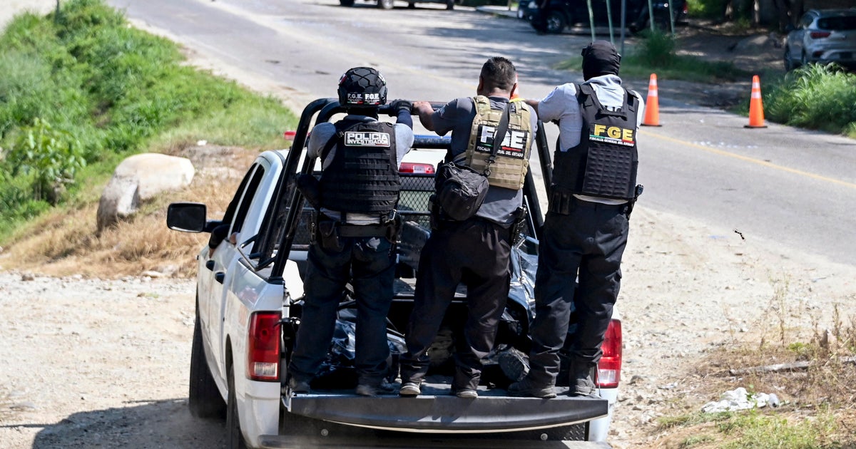 Gunmen in southeast Mexico open fire in a bar killing 6 and injuring 5 CBS News Gunmen in southeast Mexico open fire in a bar killing 6 and injuring 5 CBS News