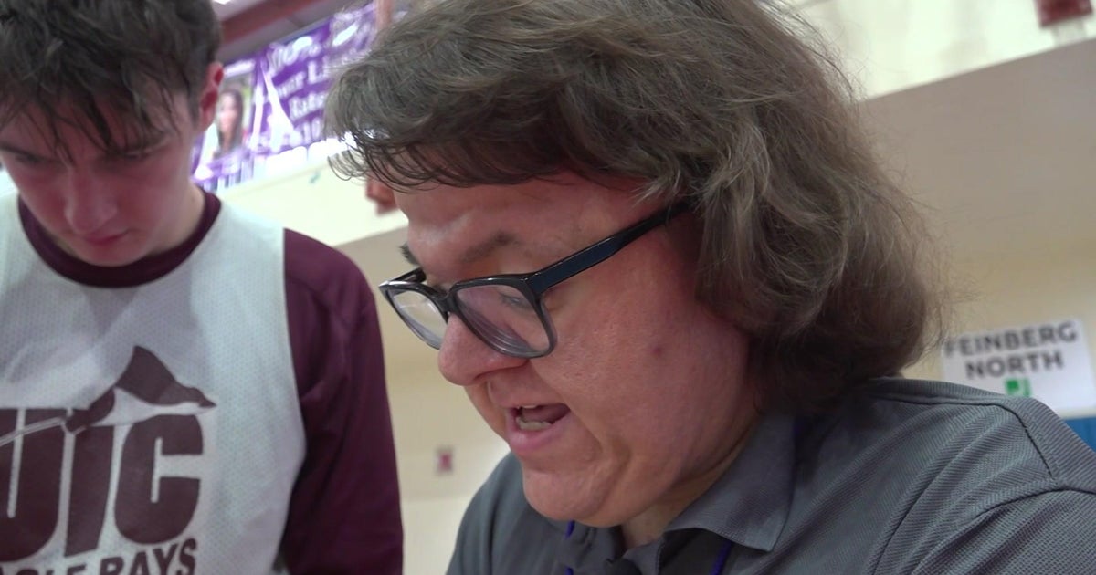 Basketball coach doesn’t let birth defect stop him from chasing dreams Basketball coach doesn’t let birth defect stop him from chasing dreams