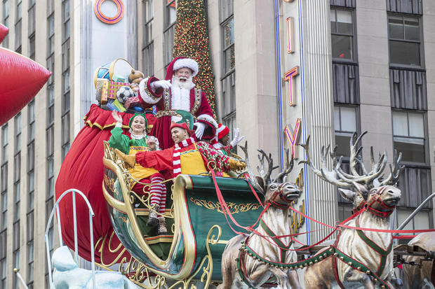 Float with Santa Claus concludes 96th Macy's Thanksgiving 