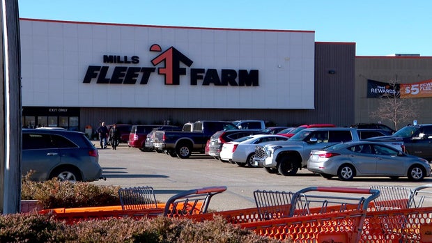10p-vo-fleet-farm-stabb-wcco6k90.jpg