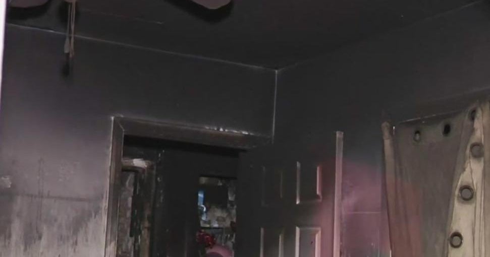 2 people rescued from Brownsville duplex fire - CBS Miami
