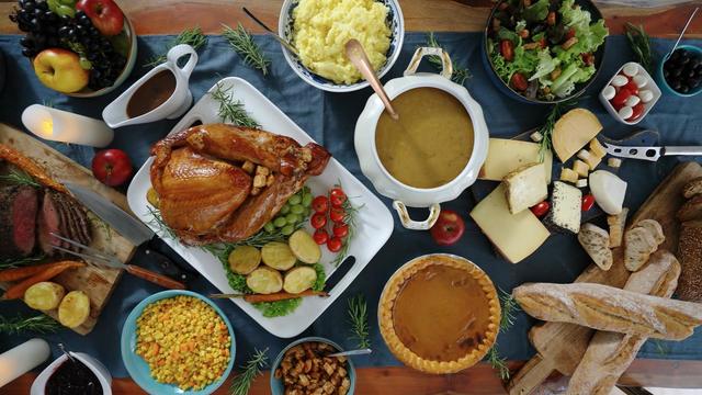 1127-cmoplus-thanksgivingplate.jpg 