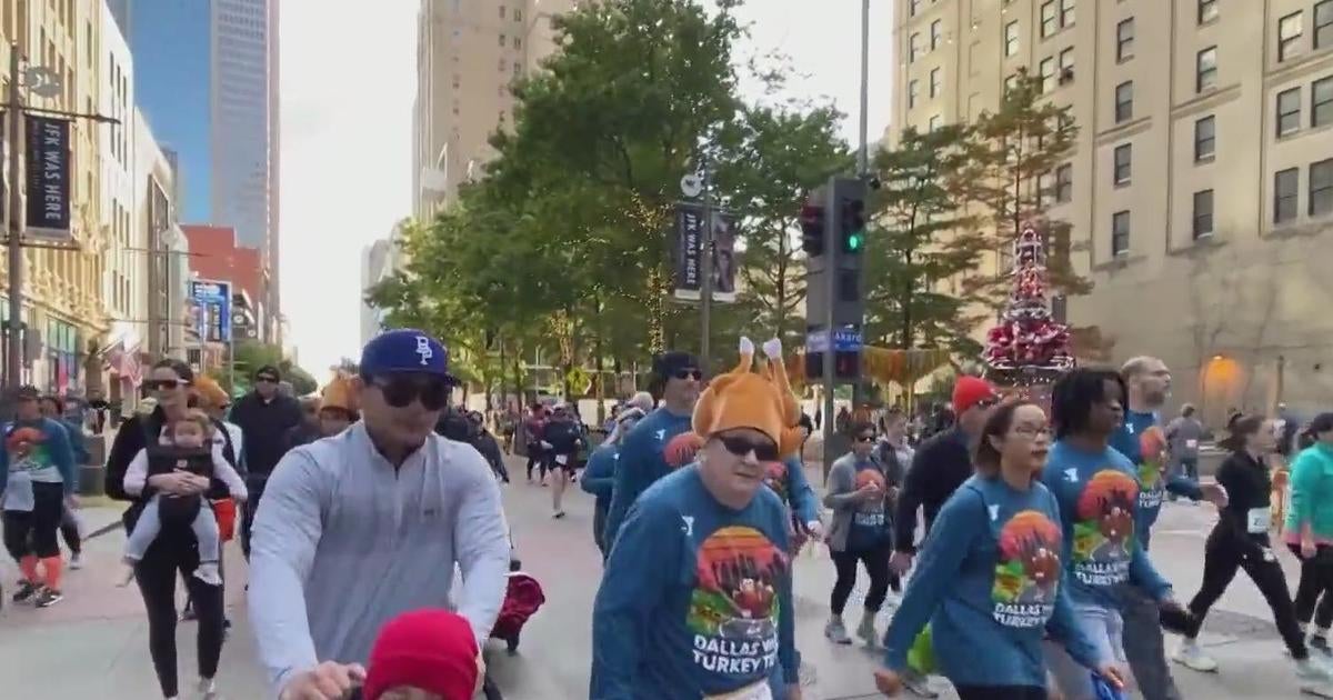 Hundreds of volunteers prepared for the YMCA Dallas Turkey Trot CBS Texas