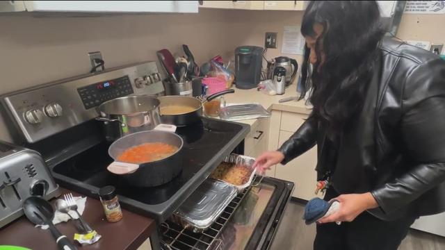 michigan-woman-feeds-youth-on-thanksgiving.jpg 