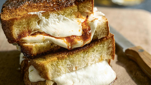 grilled-cheese-why-i-cook-by-tom-colicchio-1280.jpg 