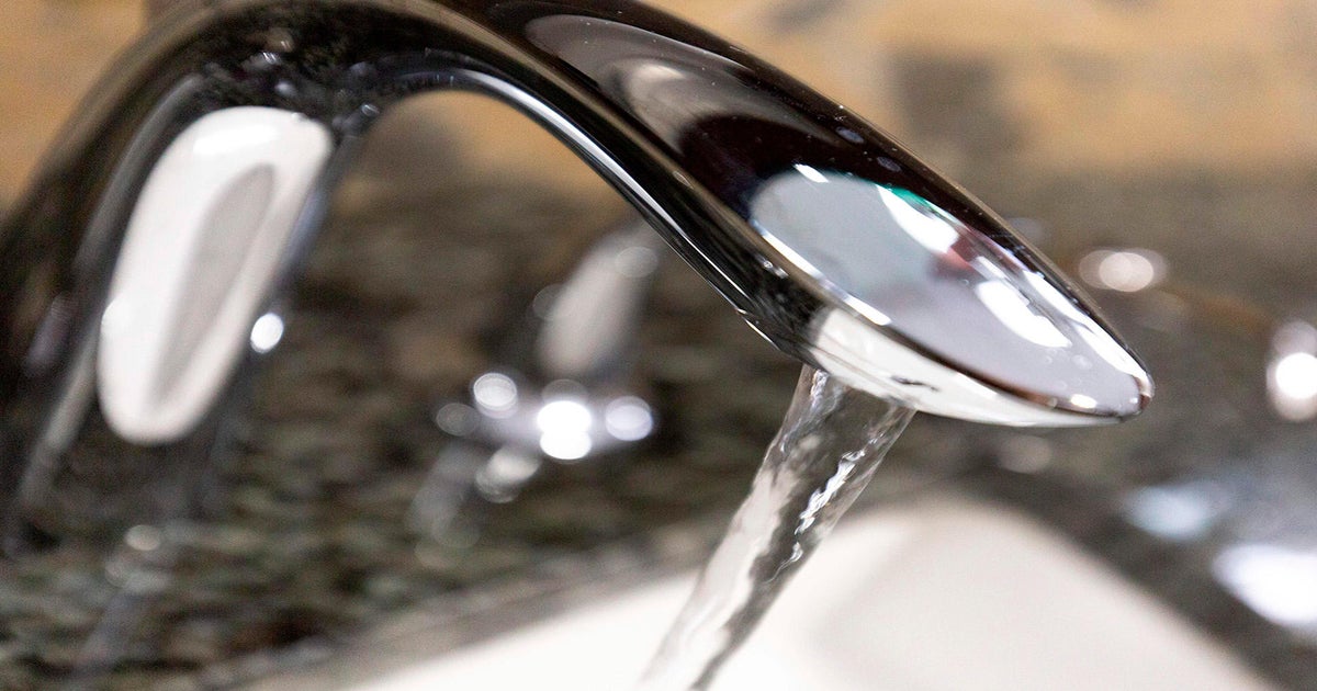 Are there really risks to putting fluoride in public water supplies? Are there really risks to putting fluoride in public water supplies?