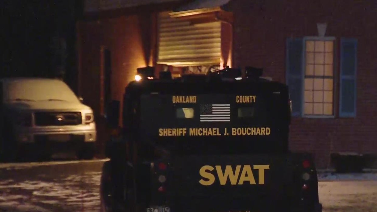 Barricaded gunman in custody after shots fired in Farmington Hills ...