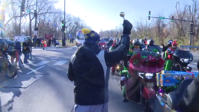 toys-for-tots-parade.png 