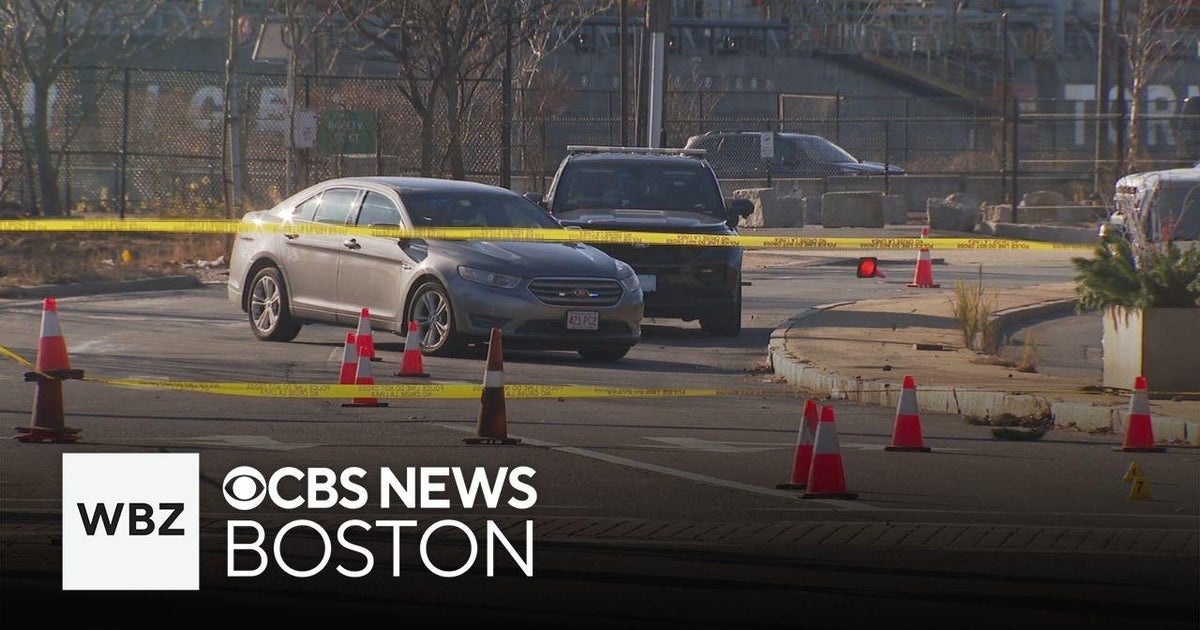 Woman shot and killed in broad daylight in Chelsea - CBS Boston