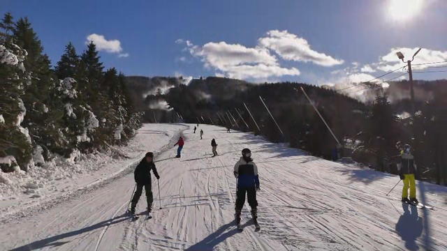 skiing-blue-mountain.jpg 