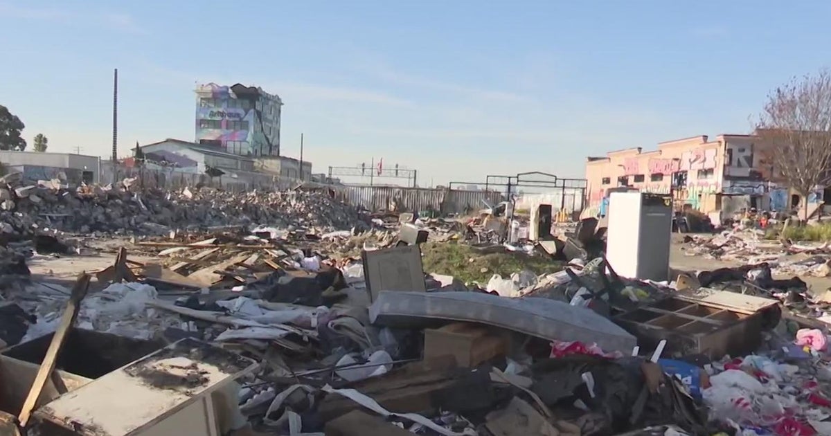 Complaints mount over mountain of trash, encampment in Oakland's