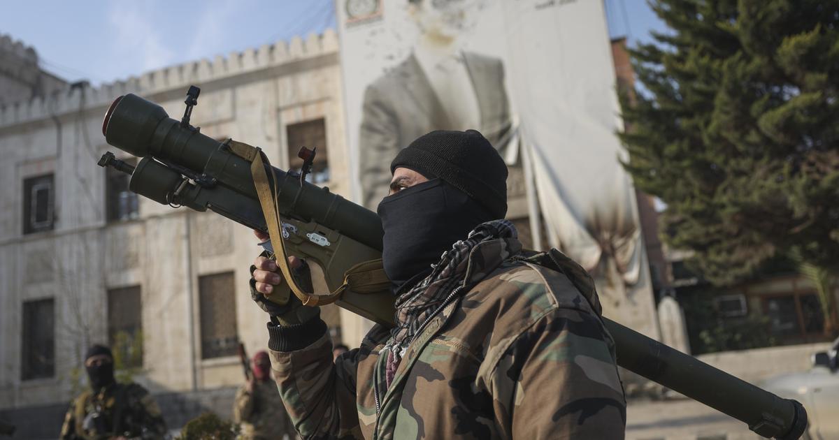 Syrian insurgents have reached the suburbs of Damascus in swiftly moving offensive