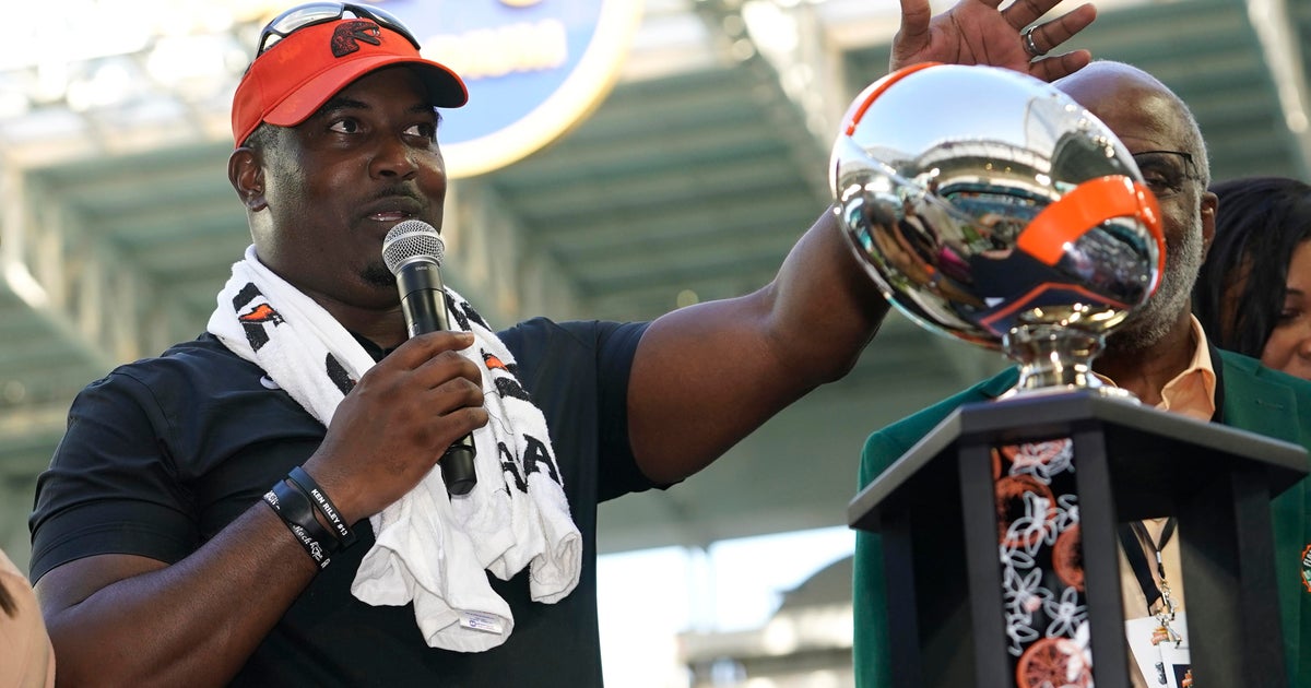 Florida International University announces hiring of Willie Simmons as football coach Florida International University announces hiring of Willie Simmons as football coach