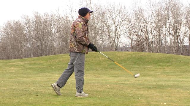 530p-vo-golfing-in-dece-wcco6mn4.jpg 