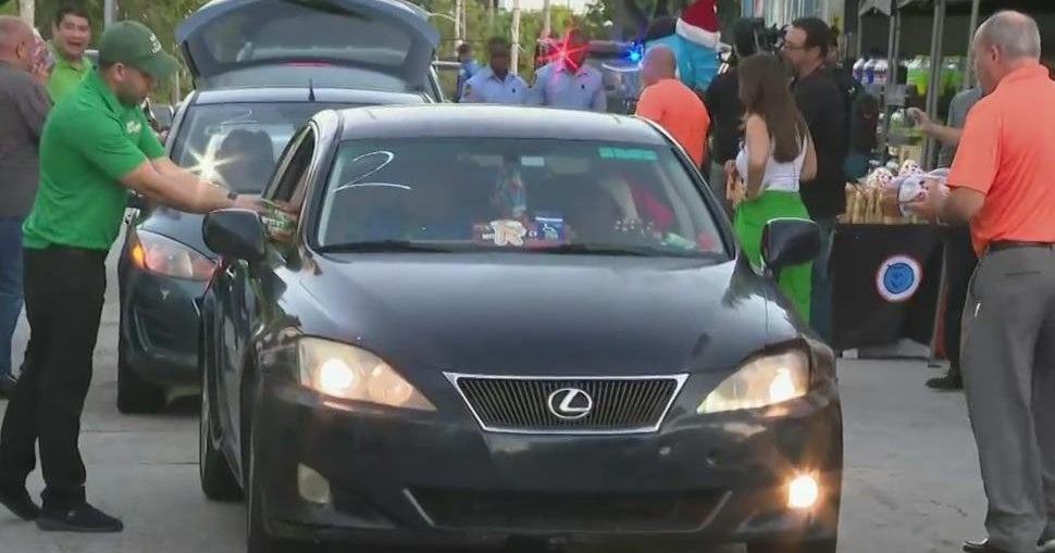 Hundreds line up for CAMACOL holiday meal giveaway in Little Havana