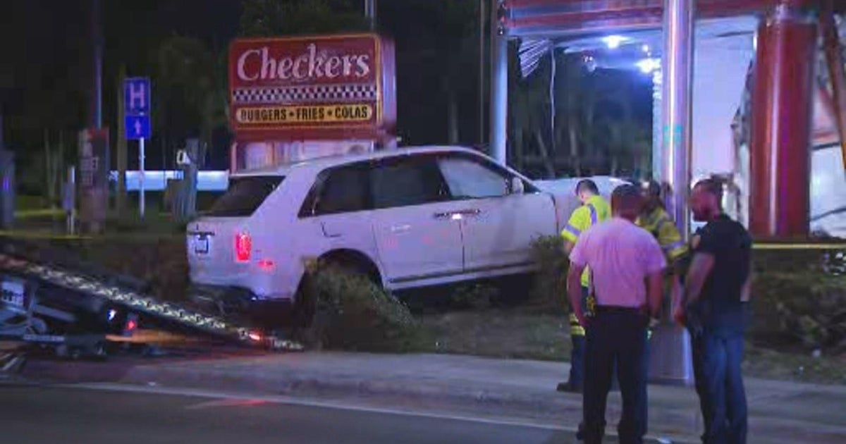 Man steals Rolls-Royce and crashes it into Fort Lauderdale Checkers, police say Man steals Rolls-Royce and crashes it into Fort Lauderdale Checkers, police say