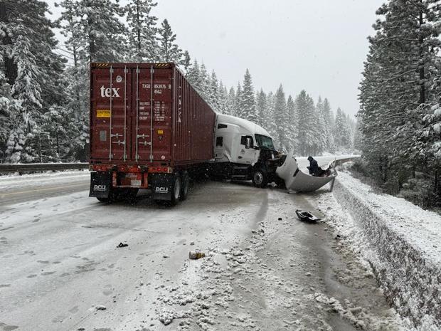 jackknifed-big-rig-80.jpg 