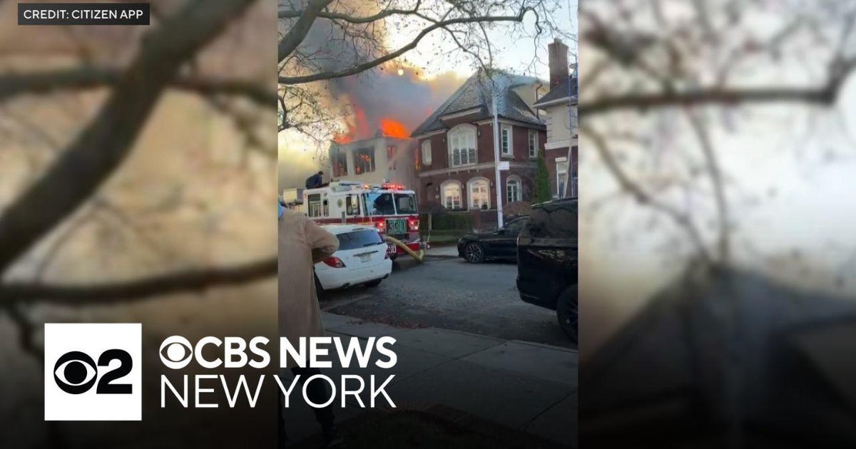 Massive FDNY response to fire in Brooklyn - CBS New York