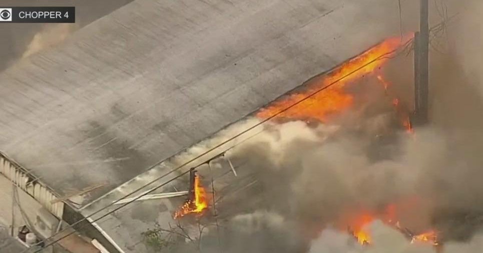 Fire crews battle intense mobile home fire in NW Miami-Dade - CBS Miami