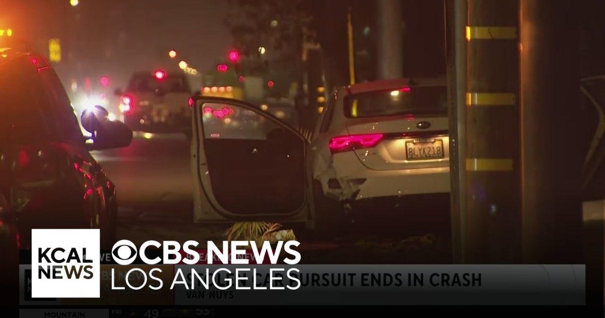 A high speed alleged stolen vehicle pursuit ends with a crash - CBS Los ...