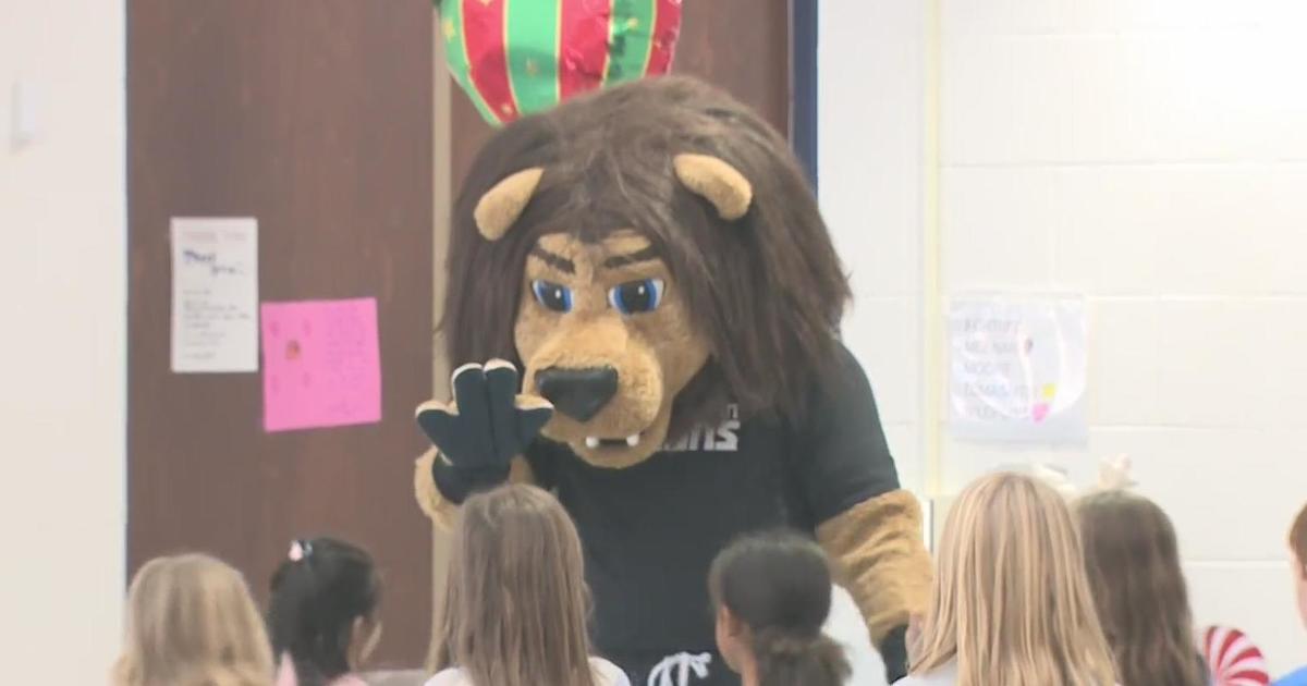 Detroit Lions surprise primary school students