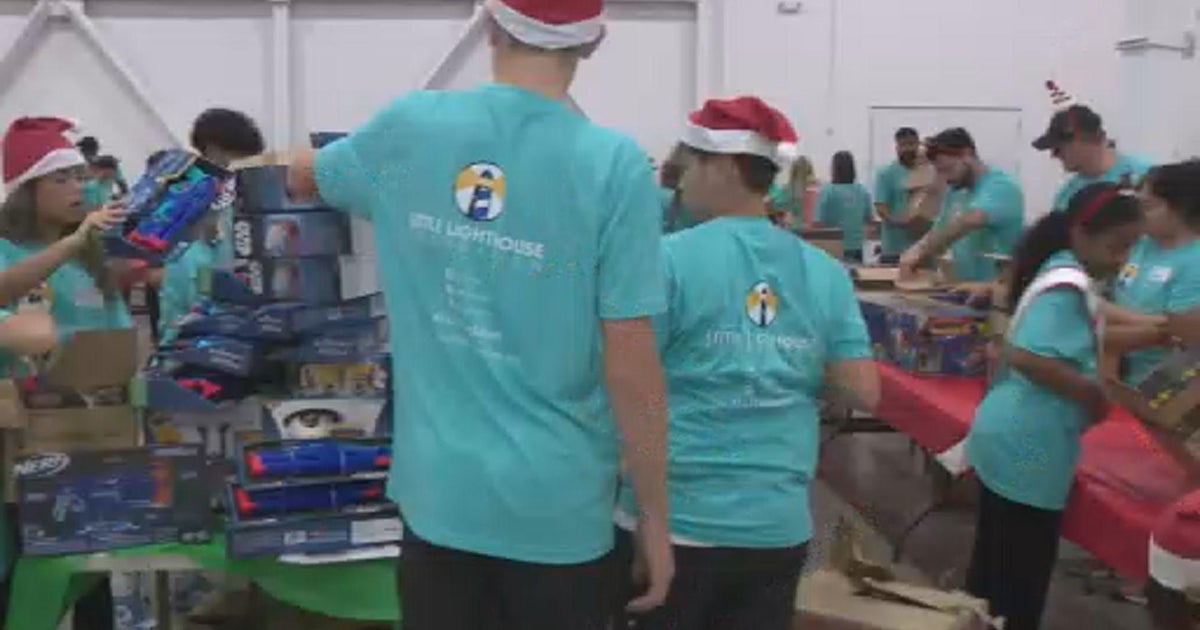 Little Lighthouse Foundation hands out 6,000 toys to 2,000 South Florida children and families Little Lighthouse Foundation hands out 6,000 toys to 2,000 South Florida children and families