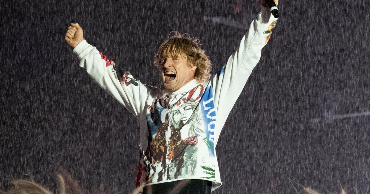 Owen Wilson surprises hip-hop fans during Travis Scott’s performance at Rolling Loud Miami Owen Wilson surprises hip-hop fans during Travis Scott’s performance at Rolling Loud Miami