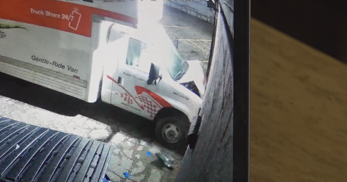 Thieves caught on camera using a U-Haul truck to break into Detroit pharmacy