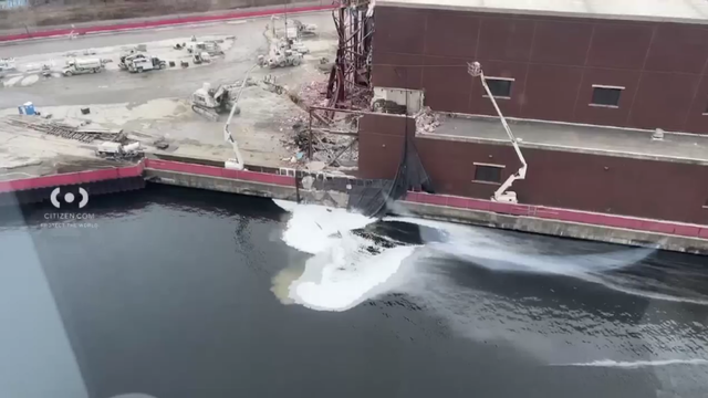 freedom-center-demolition-river-collapse.png 