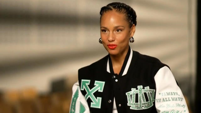 1219-cmo-aliciakeys.jpg 