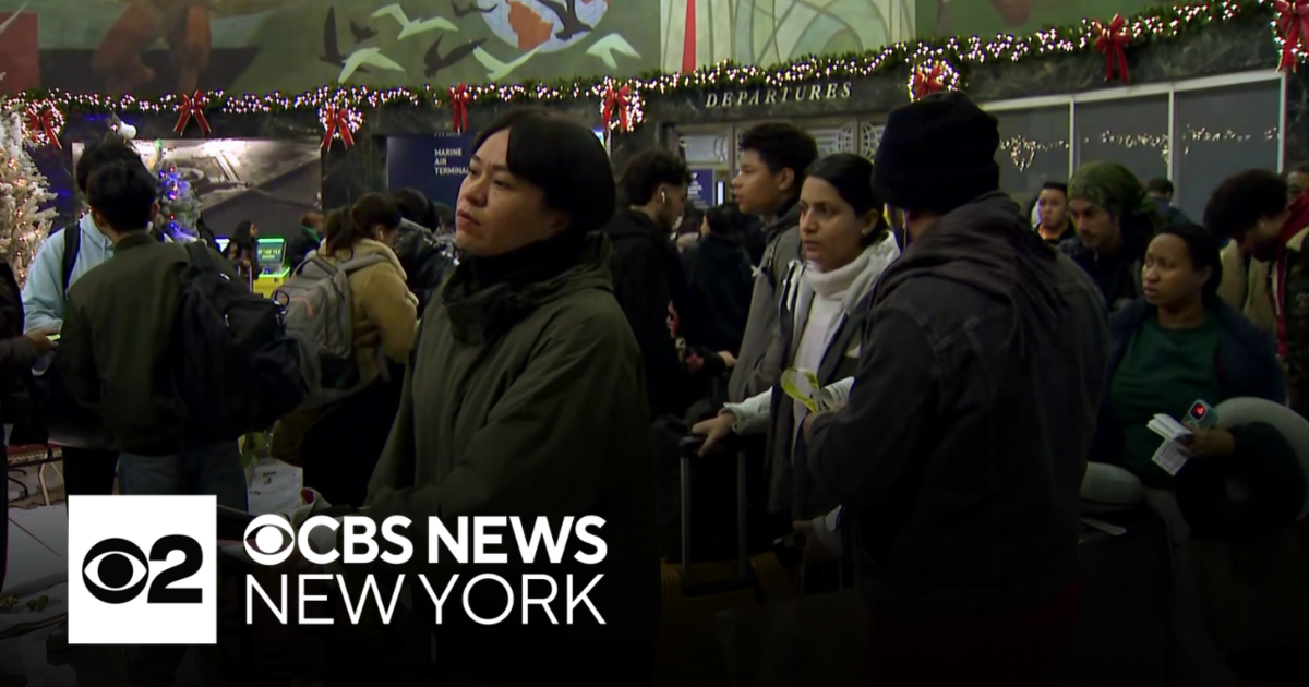 Holiday travel gets off to a busy start at New York’s LaGuardia Airport