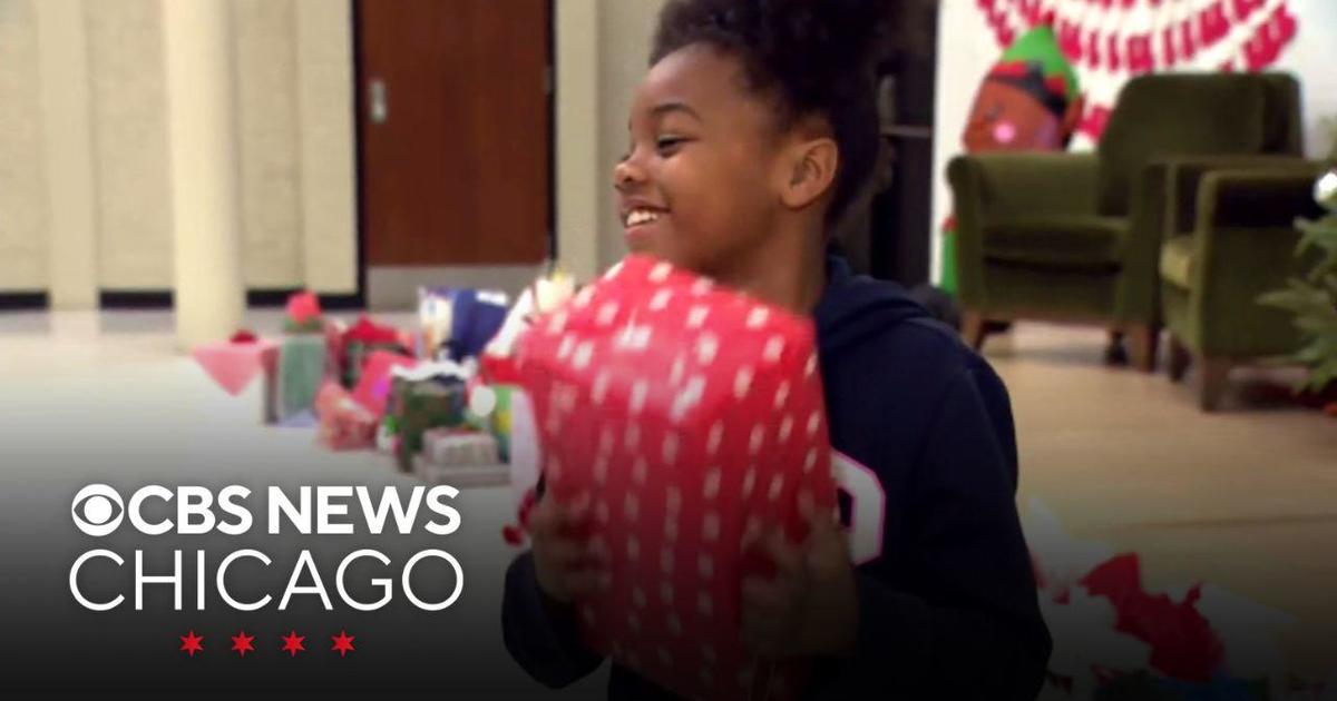 Northwestern nurses help provide Christmas gifts to 36 Chicago children