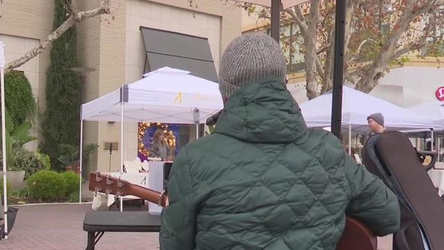 Musician on Broadway Plaza in Walnut Creek 